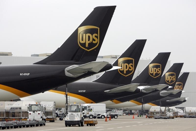 UPS mua thêm 14 máy bay Boeing để chở hàng en